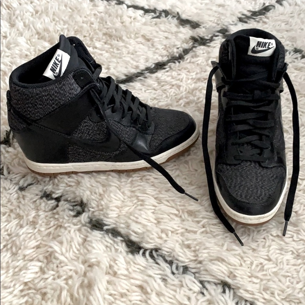 Nike Women’s Dunk Wedge Sneaker (size 8)